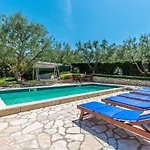 Stunning Apartment In Sveti Filip I Jakov *