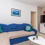 Stunning Apartment In Sveti Filip I Jakov 公寓
