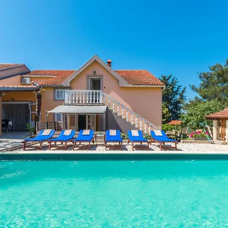 Stunning Apartment In Sveti Filip I Jakov 아파트 스베티필립아이자코브