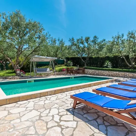 Stunning Apartment In Sveti Filip I Jakov *