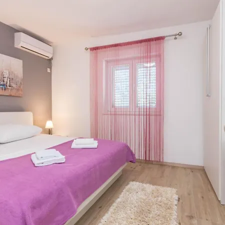 Stunning Apartment In Sveti Filip I Jakov Sveti Filip i Jakov