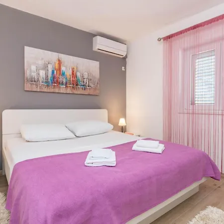 Lovely Apartment In Sveti Filip I Jakov شقة سفيتي فيليب ياكوف