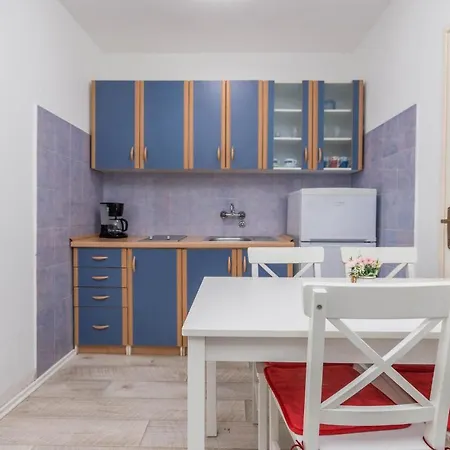 Stunning Apartment In Sveti Filip I Jakov Daire