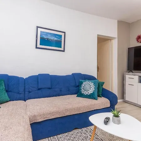 Stunning Apartment In Sveti Filip I Jakov Daire
