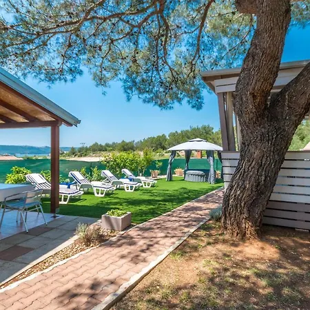 Daire Stunning Apartment In Sveti Filip I Jakov *
