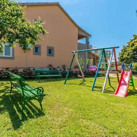 Stunning Apartment In Sveti Filip I Jakov Daire Sveti Filip i Jakov