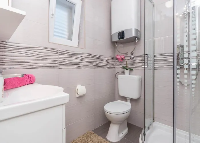 Апартаменты Lovely Apartment In Sveti Filip I Jakov Свети-Филип-и-Яков