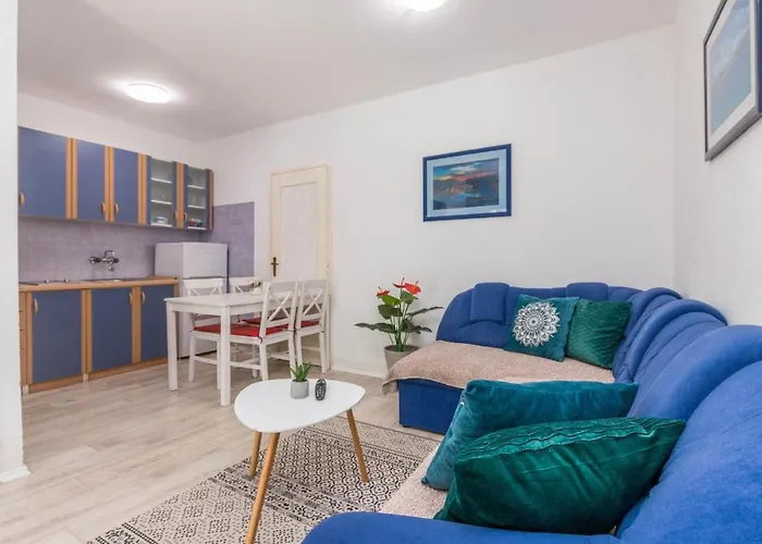 Апартаменты Lovely Apartment In Sveti Filip I Jakov Свети-Филип-и-Яков