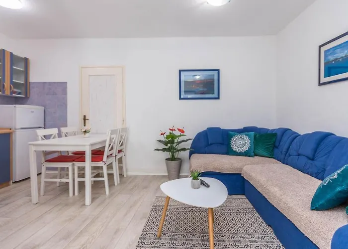 Апартаменты Lovely Apartment In Sveti Filip I Jakov *
