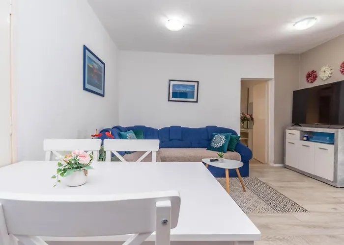 Lovely Apartment In Sveti Filip I Jakov Апартаменты